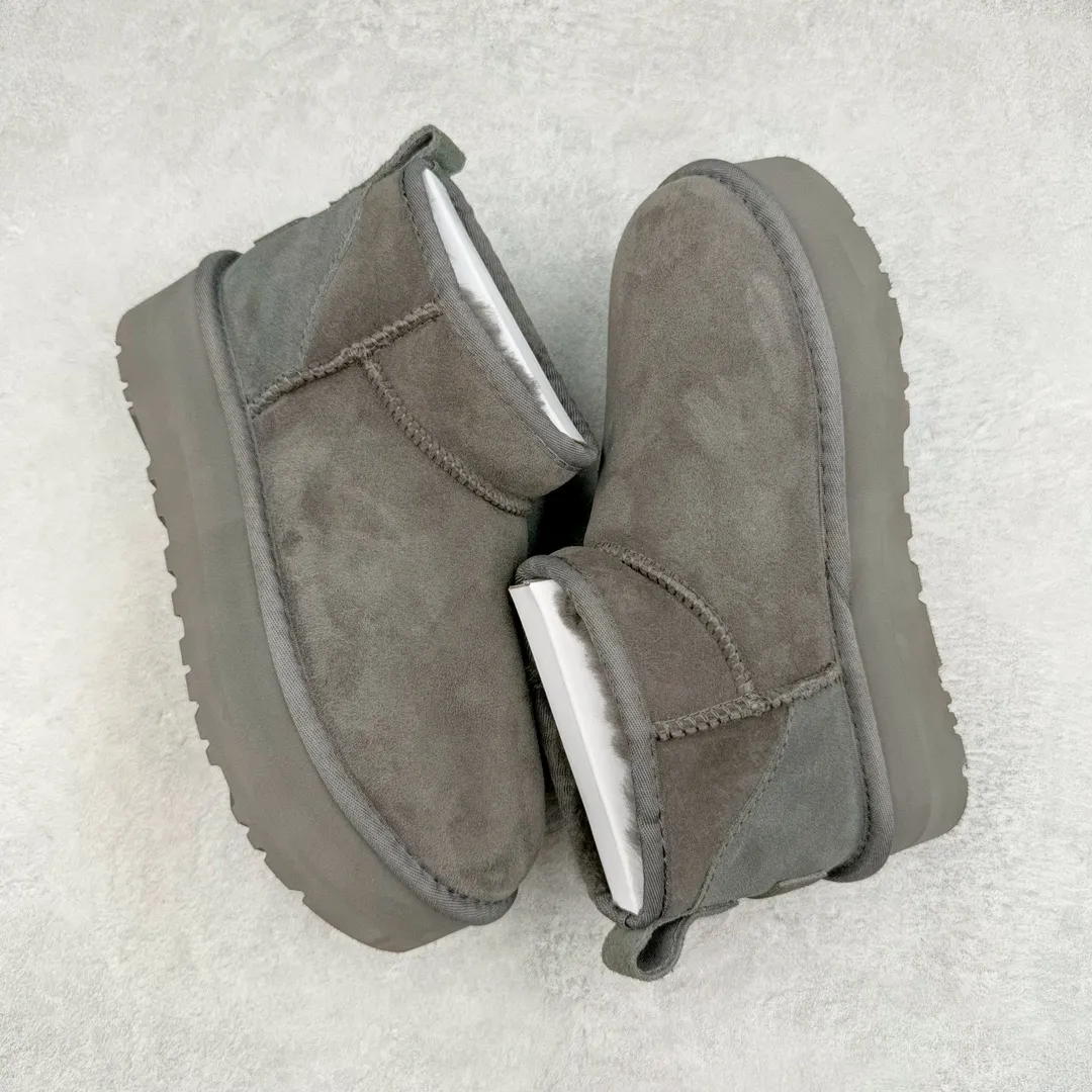 Pick up locally 💰520 UGG 5092 Classic autumn and winter sheepskin and fur integrated snow boots. All shoes are made of ZP. Longfeng A-grade Australian imported sheepskin and fur integrated brand OEM production line. Fully follow the ZP process. OEM original pattern maker. Adhering to the principle of no original shoe development and selection. Pay attention to every detail. The most authentic version on the market. TREADLITE "Light Wing" technology outsole. Light/durable/flexible/pile size: 35 36 37 38 39 40 Coding: by2936070